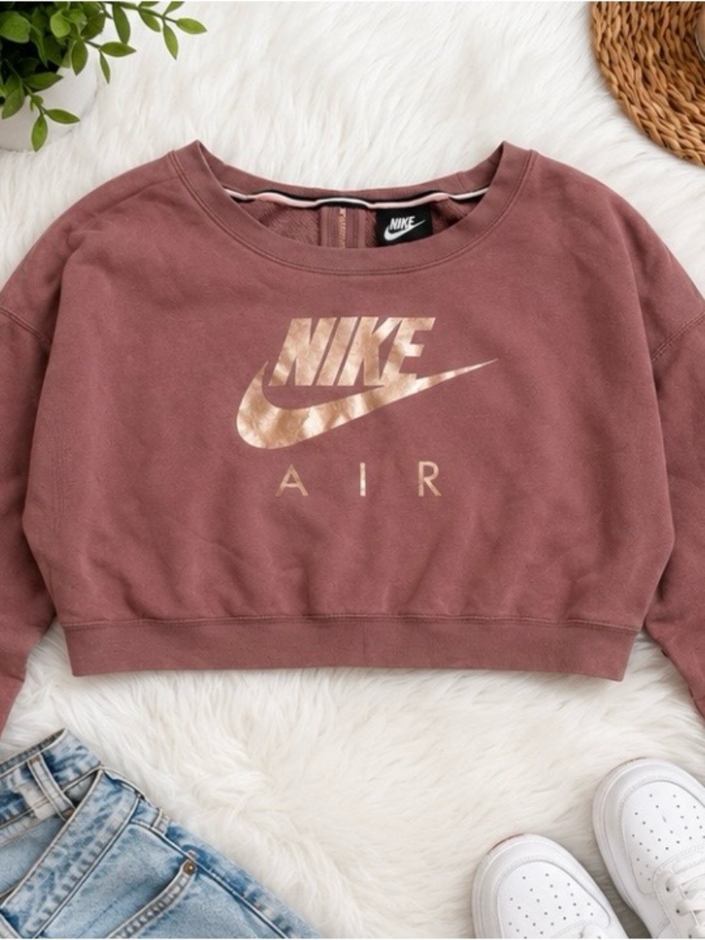 Nike Cropped Sweatshirt in Mauve with Rose Gold Logo